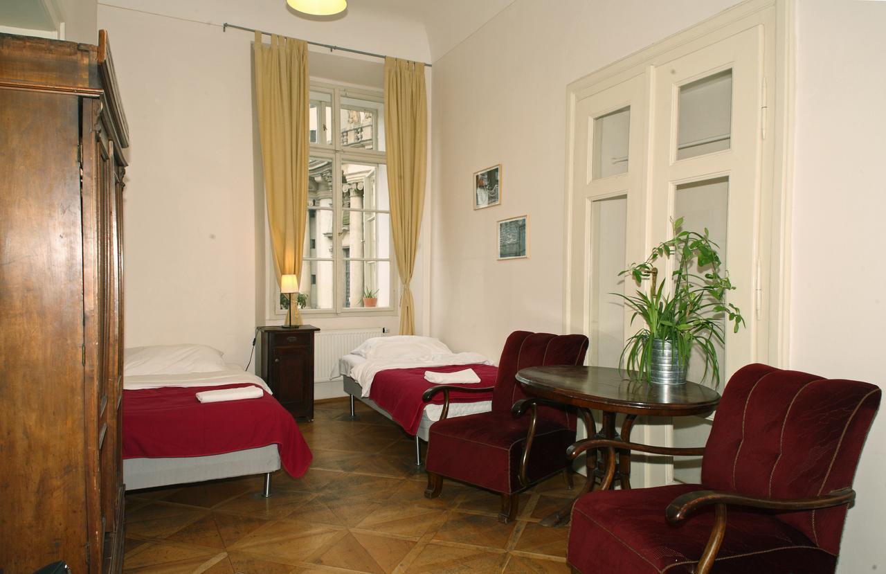 Little Town Budget Hotel Praga Cameră foto