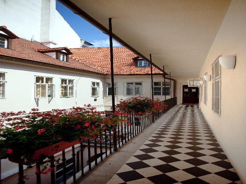 Little Town Budget Hotel Praga Exterior foto