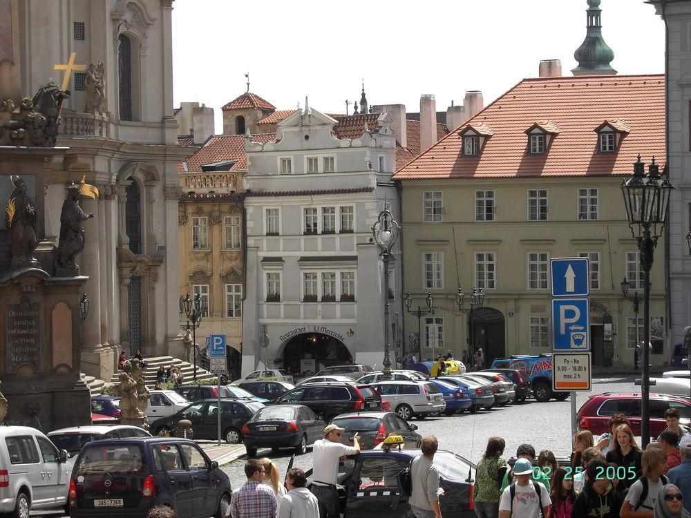 Little Town Budget Hotel Praga Exterior foto