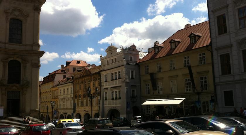 Little Town Budget Hotel Praga Exterior foto