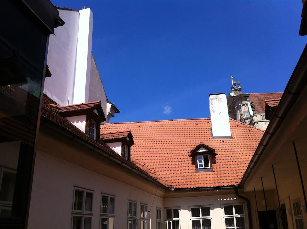 Little Town Budget Hotel Praga Exterior foto